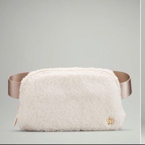 Lululemon Everywhere Belt Bag